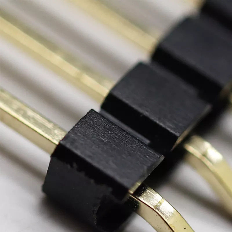 الزاوية اليمنى من البلاستيك SMT منحني صف واحد رأس الدبوس 2.54mm مواضع 2-40 دبوس